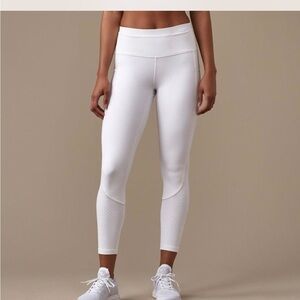 Lululemon Women's White High-Waisted Leggings size 4
Perforated design